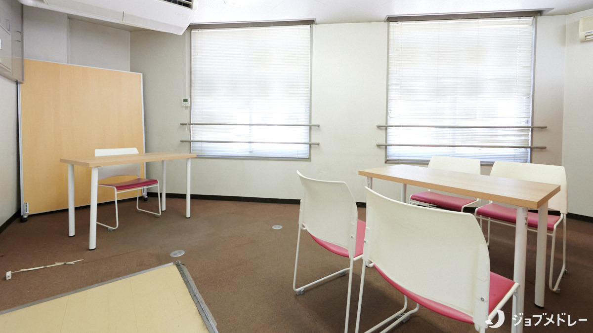 就労継続支援B型事業所　だいこん畑β　住之江店【2025年04月01日オープン】の写真12枚目：ゆったりとしたスペースで落ち着いて作業にあたることができます