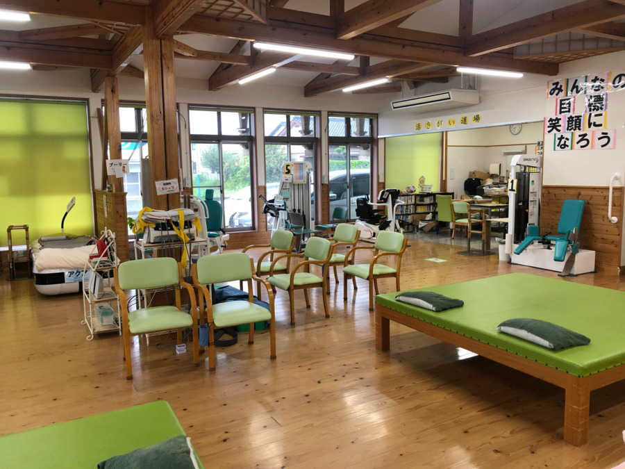 デイサービスセンター　リハシップ　あい　川内の写真3枚目：県材を使用した木のぬくもりのある施設です