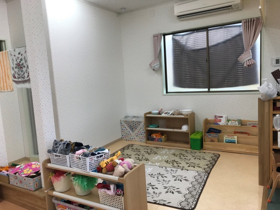 梅乃園幼稚園附属012ナーサリー（保育士の求人）の写真3枚目：2歳児コーナー