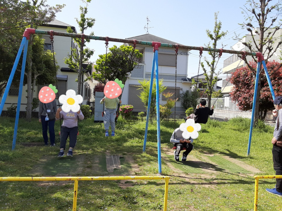 放課後等デイサービスあぽろの写真8枚目：散歩や公園にも行きます！