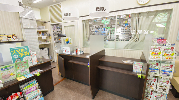 コクミン薬局ポートタウン東店（薬剤師の求人）の写真2枚目：コクミン薬局ポートタウン東店の内観