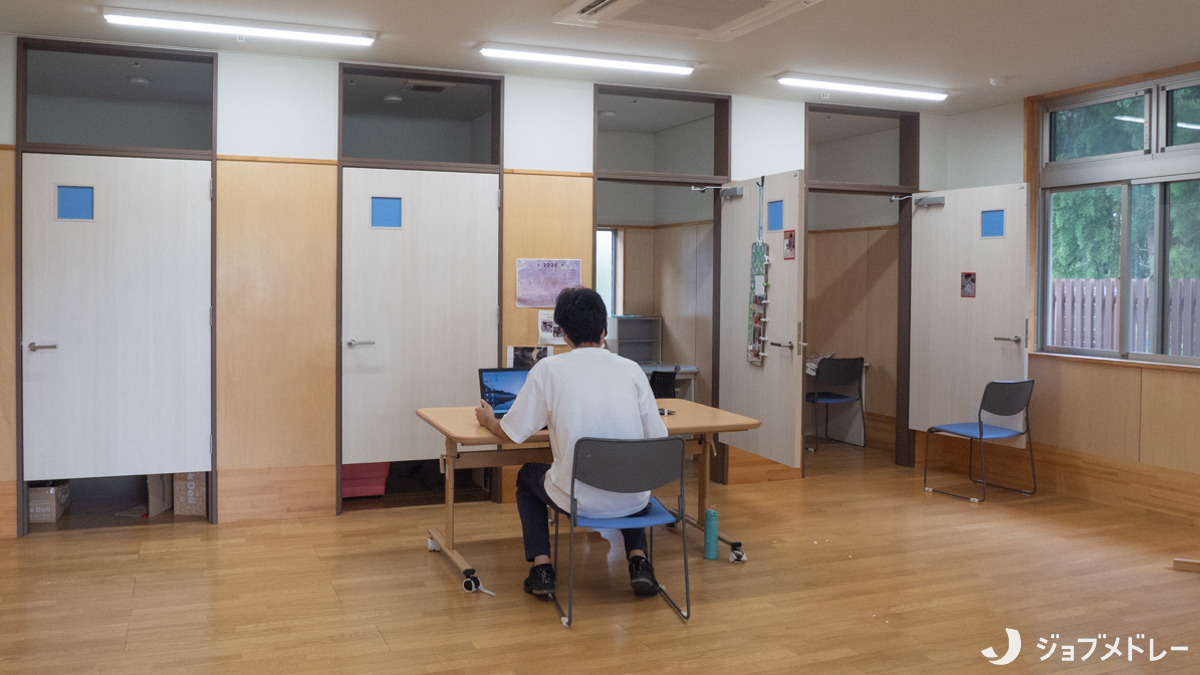障害者支援施設ひばり（生活支援員の求人）の写真14枚目：作業に集中できるスペースです