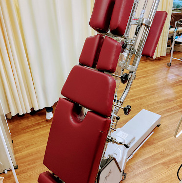 メディカルフィットネスTAO【2025年03月10日オープン】（整体師の求人）の写真7枚目：治療器の一例
トムソンベットを使用し骨格矯正治療