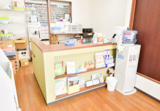 きぬかけ薬局（薬剤師の求人）の写真2枚目：きぬかけ薬局の受付
