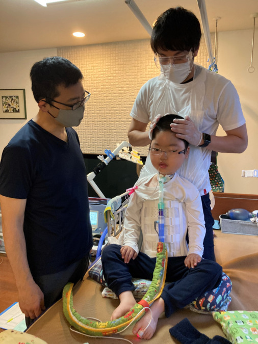 訪問看護ステーションリリフル（作業療法士の求人）の写真2枚目：ご家族様と一緒にリハビリを行うこともあります。