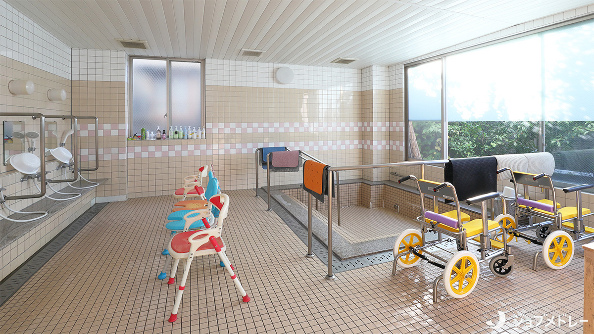 通所介護施設　ほのぼの園 デイサービスセンター（介護職/ヘルパーの求人）の写真19枚目：菖蒲湯やゆず湯などの季節感を味わえるお風呂を提供しています♪