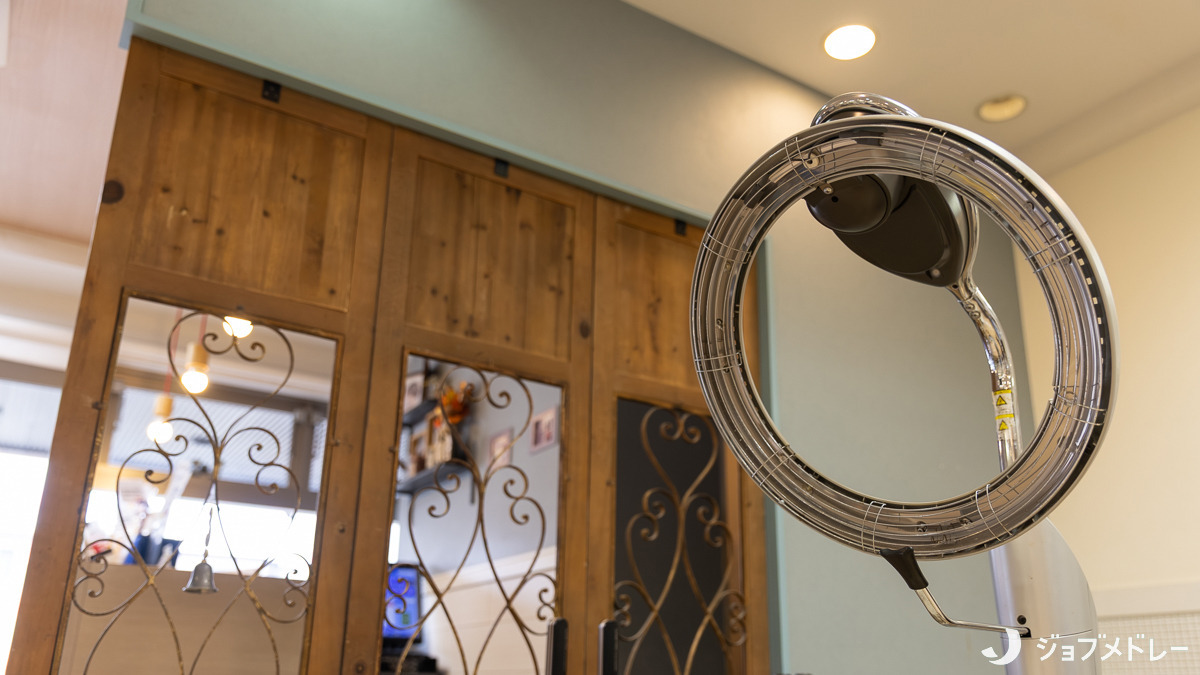 リファインヴェール小川店(美容師の求人)の写真7枚目:ローラーボールの設備です