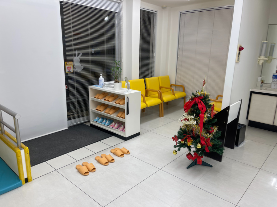 かわさき歯科（歯科助手の求人）の写真4枚目：待合室