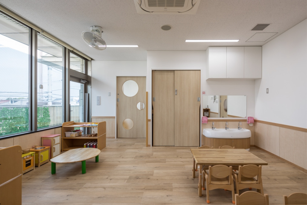 頌栄しらゆり保育園（保育士の求人）の写真6枚目：分園の2歳児保育室