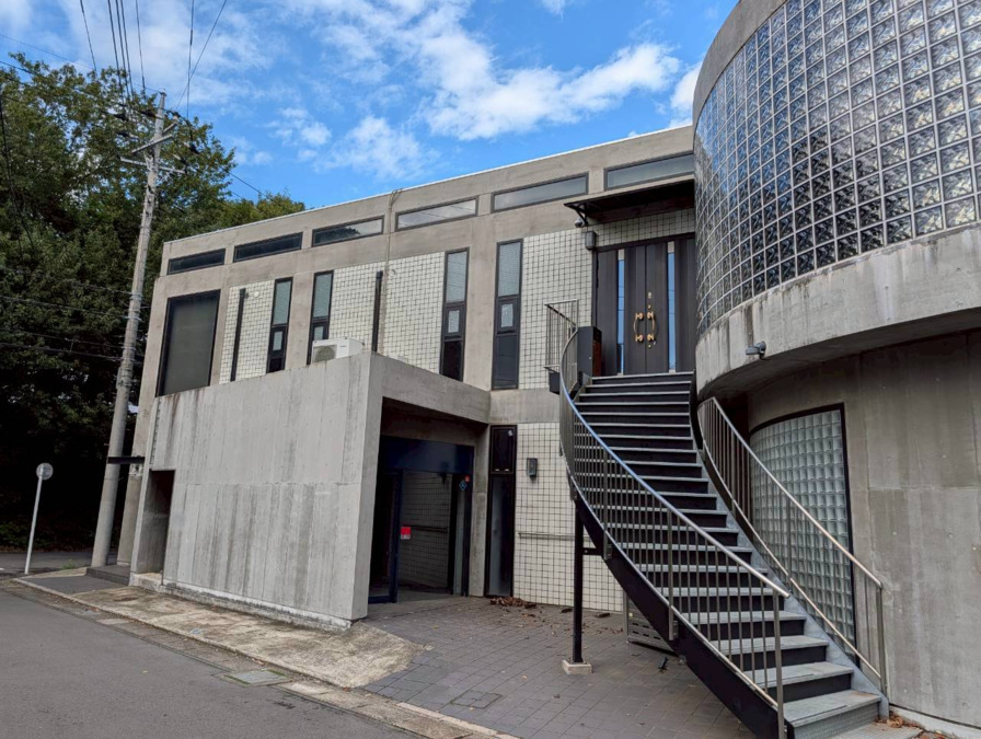 市川リハビリデイセンターゆずの樹 柏井店【2026年04月01日オープン予定】の写真1枚目:【改装中】柏井店外観。店舗は1階になります。素敵な看板が付く予定です✨