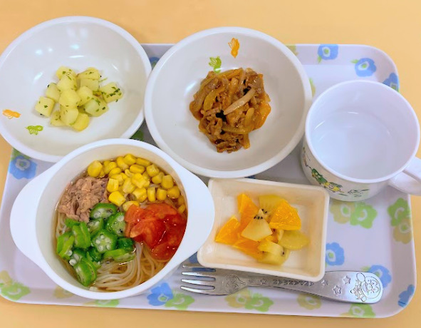 あじや保育園Anera～アネラ～（保育士の求人）の写真4枚目：手作りの給食です