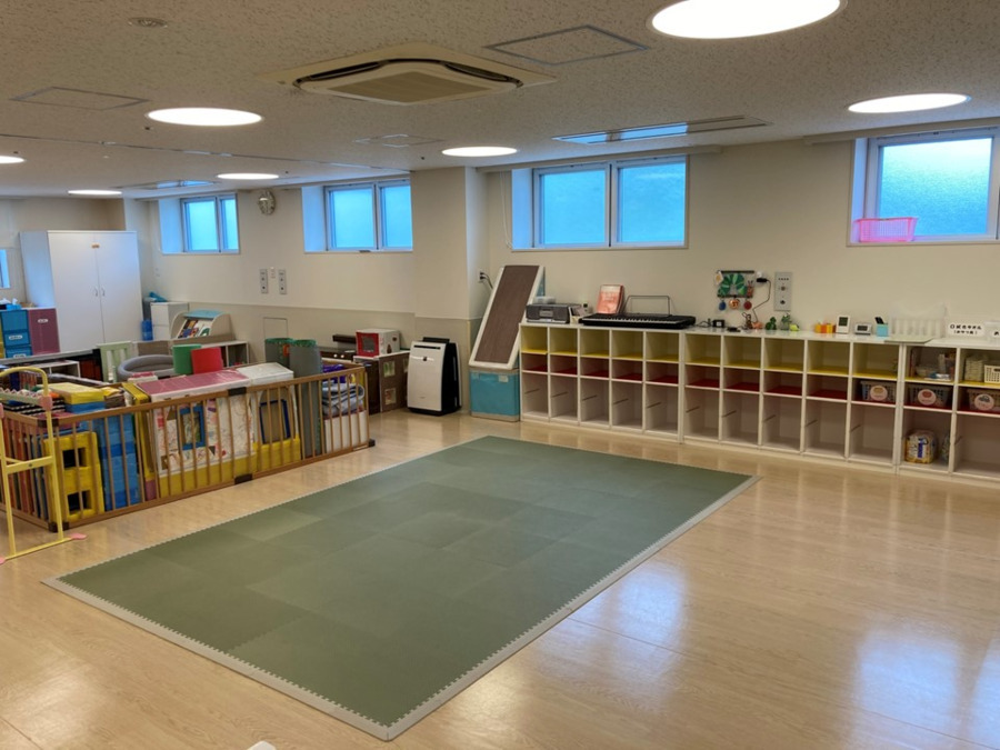 大阪府済生会千里病院げんき保育園の写真2枚目：「南千里駅」から徒歩5分！！定員35名の院内保育所です。