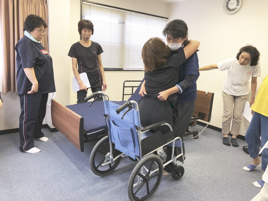 デイサービス　野いちご（介護職/ヘルパーの求人）の写真7枚目：ジョブメドレーアカデミーでの研修動画で研修制度あり。
