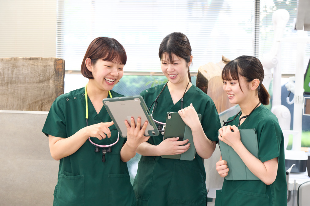 TakeDaデンタルクリニック府中（歯科助手の求人）の写真5枚目：タブレット操作がある程度できればOK！笑って診療をしましょう！