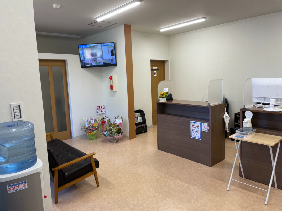 プライム薬局 古河釈迦店【2025年04月01日オープン】（薬剤師の求人）の写真2枚目：落ち着いた雰囲気の待合室です◎