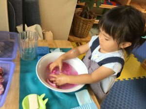 オデューラ デ アベニール（保育士の求人）の写真4枚目：お洗濯のお仕事は大人気です☆