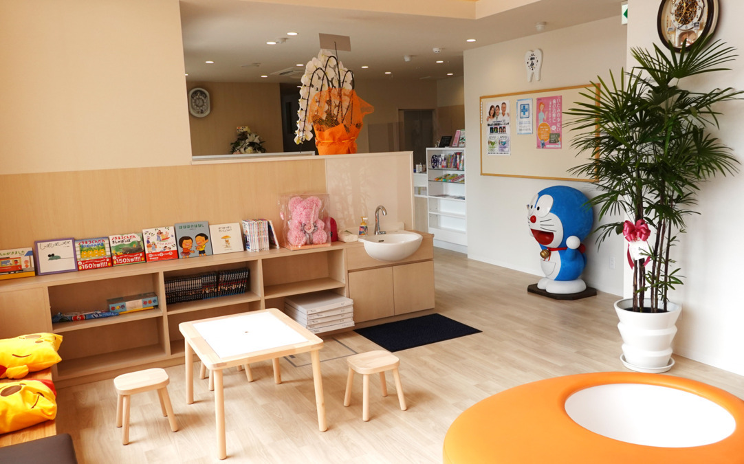 もりぞの歯科クリニック+Kidsの写真3枚目：小児フロアの待合室