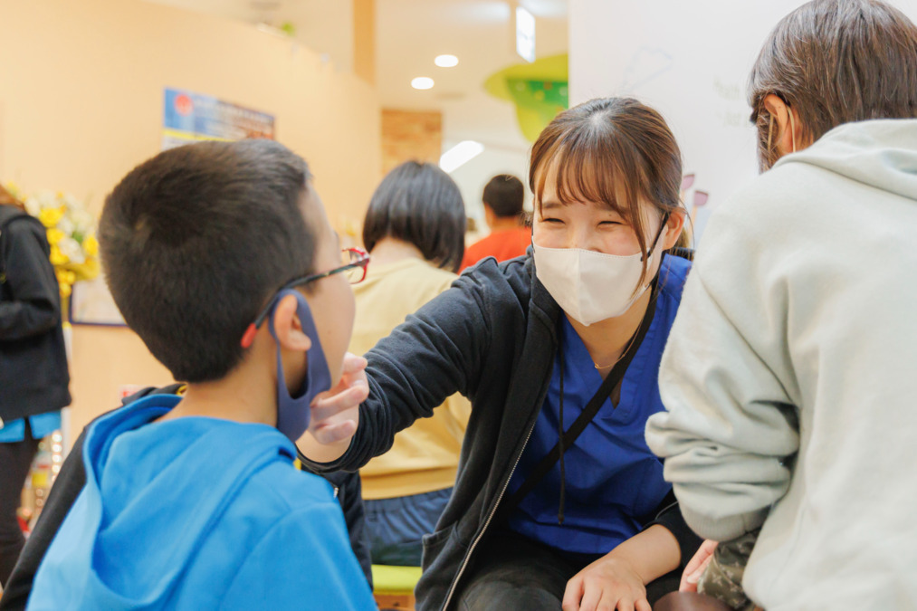 医療法人優心会　こいし・こども矯正歯科（歯科衛生士の求人）の写真14枚目：院長はマイオブレースの講師をしていますので、専門知識を身につけることができます