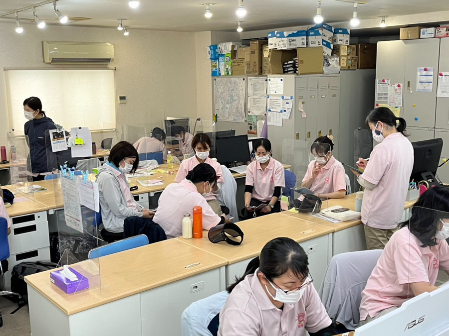 訪問看護リハビリステーションあるふぁ相模大野(理学療法士の求人)の写真4枚目:朝のミーティング