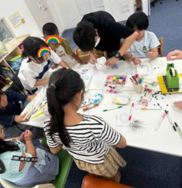 ハッピーテラス幸教室（児童指導員/指導員の求人）の写真9枚目：工作用の道具を多く取り揃えています。