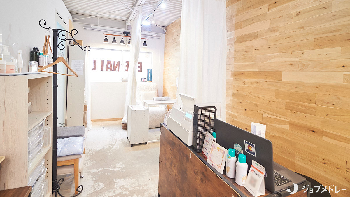 Nail&Eylash salon Mink Style浜松町店（ネイリストの求人）の写真3枚目：ナチュラルな雰囲気の店内です