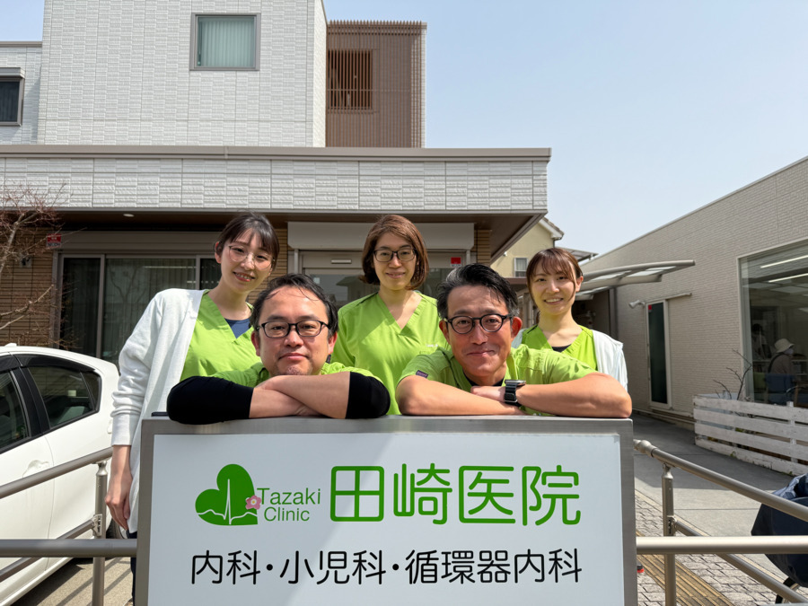 田崎医院（看護師/准看護師の求人）の写真3枚目：訪問診療に携わっている医師4名、看護師1名です。他に事務スタッフもいます。