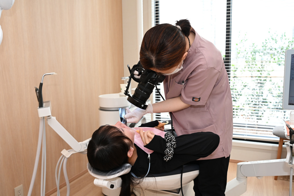 星野歯科クリニック（歯科医師の求人）の写真13枚目：一眼レフも活用し【精密な治療と記録】をサポートしています。