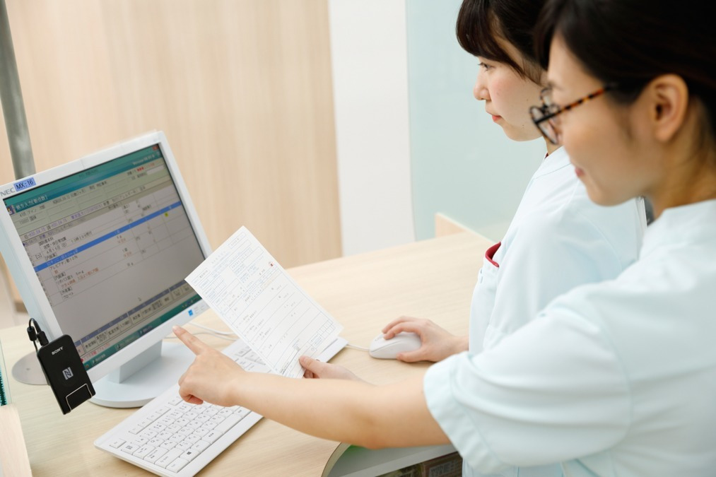 上地薬局 いしがき店（調剤事務の求人）の写真4枚目：基礎からしっかり指導いたします