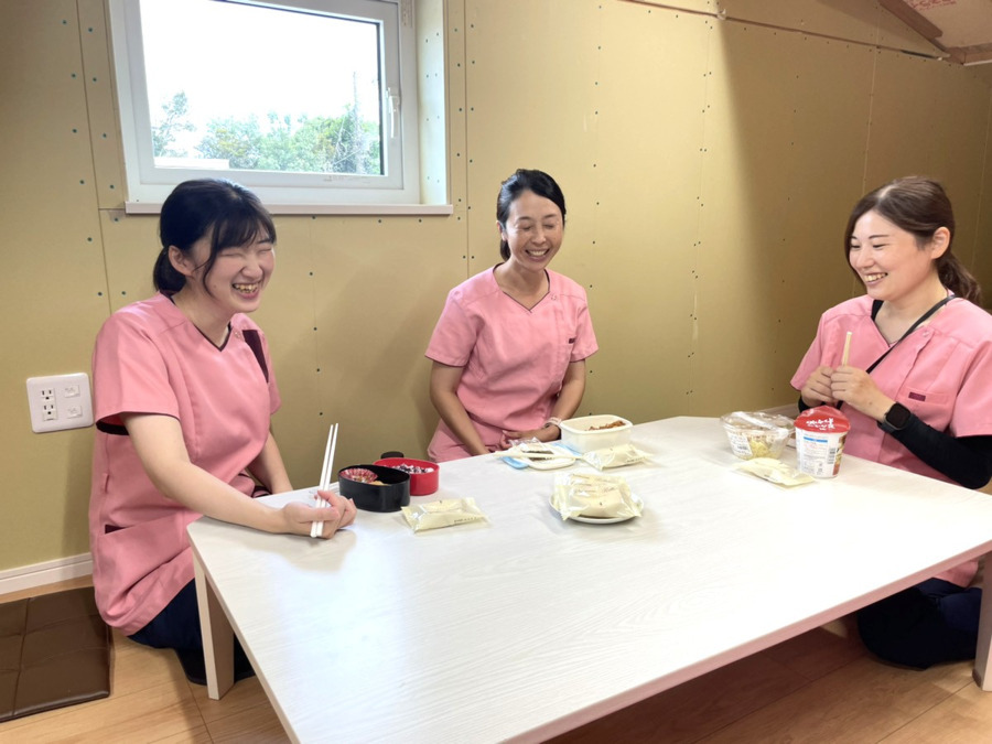 医療法人社団　緑晴会　あまが台ファミリークリニック（看護師/准看護師の求人）の写真14枚目：休憩室は２階にあり広々としています。もちろん一時帰宅も可能！