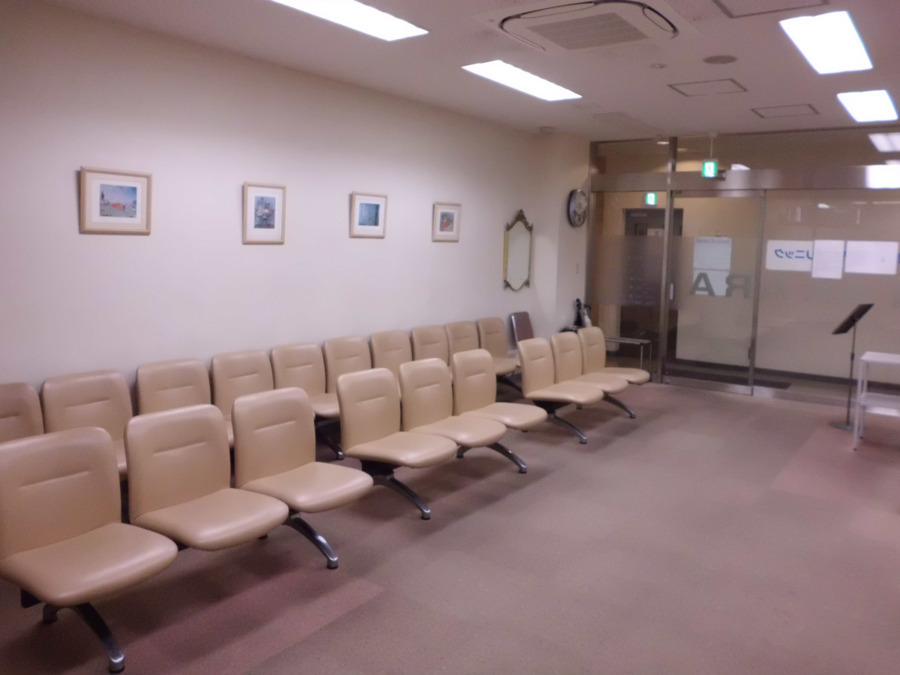 高良消化器内科クリニックの写真3枚目：院内は明るく清潔です