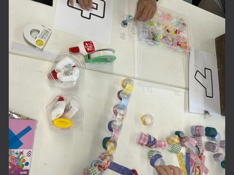 ハートフェルト・フローラル・プロジェクト 西神中央(生活支援員の求人)の写真4枚目:お花だけでなくPOP作成もしていただいております。