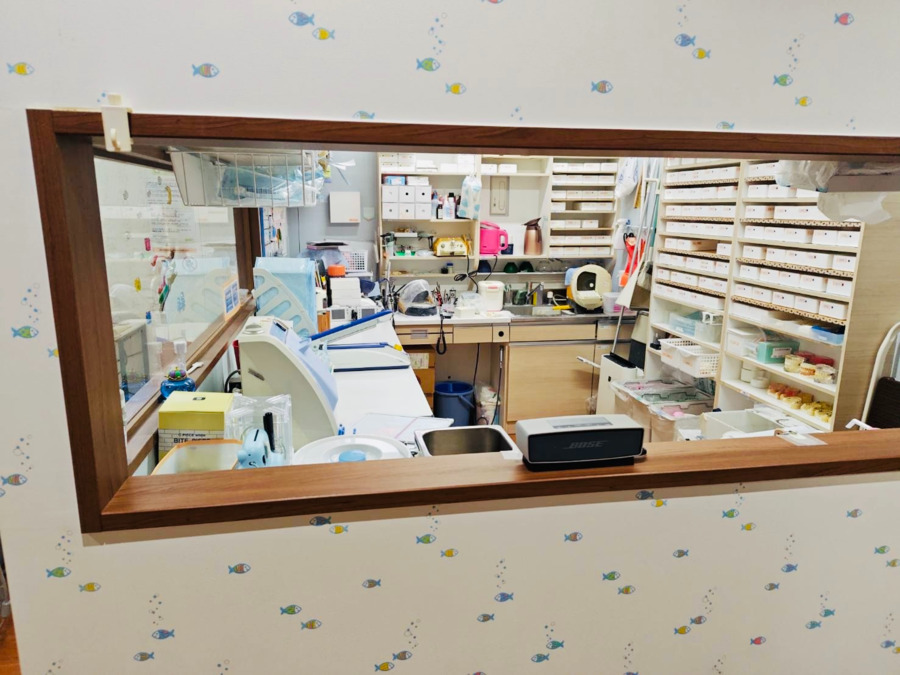 たんぽぽ小児歯科(歯科衛生士の求人)の写真8枚目:洗浄室も整理整頓されています。