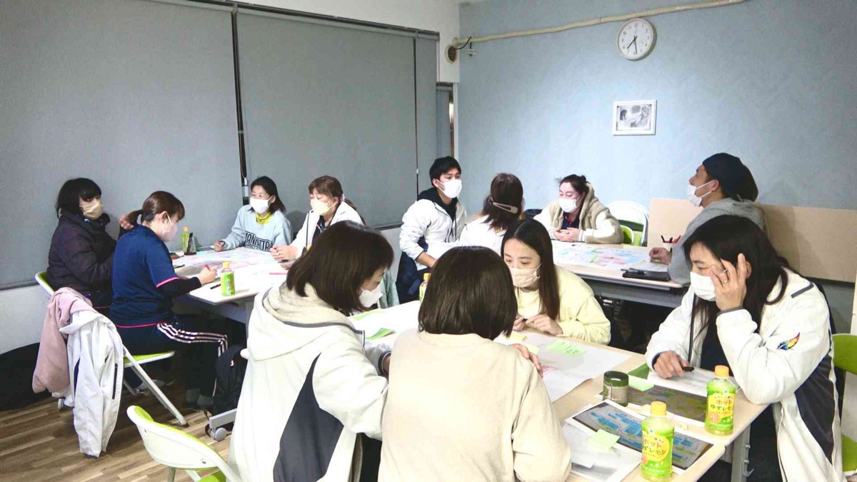 こうのとり訪問介護（介護事務の求人）の写真4枚目：府中教室での会議風景