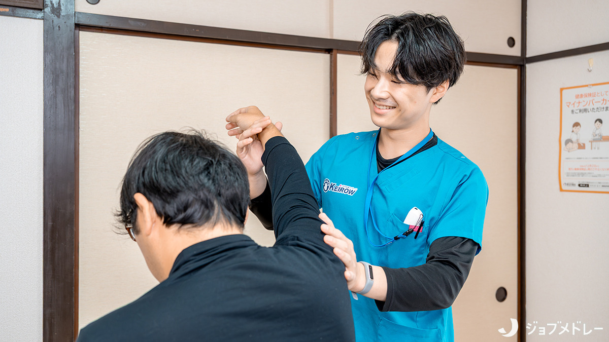 訪問医療マッサージKEiROW浦和中央ステーション（あん摩マッサージ指圧師の求人）の写真4枚目：利用者様のご自宅や介護施設に訪問して施術を行っています