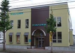 タカハシ薬局 本店の写真:本店は「要」として様々な業務にあたっています。