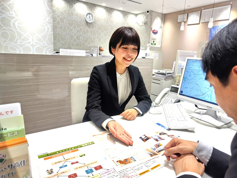 ロイヤル介護入居相談室 まるひろ川越店の写真2枚目：20代～40代が活躍中！