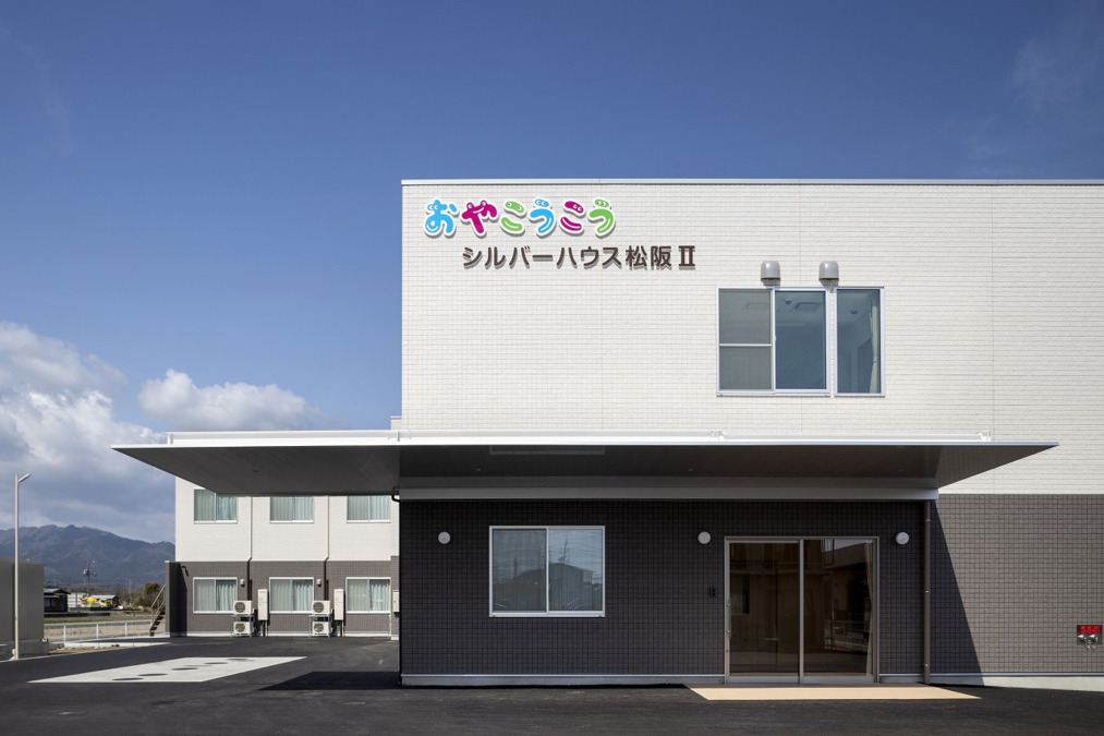 住宅型有料老人ホーム　シルバーハウス松阪Ⅱの写真2枚目：シルバーハウス松阪Ⅱの外観です