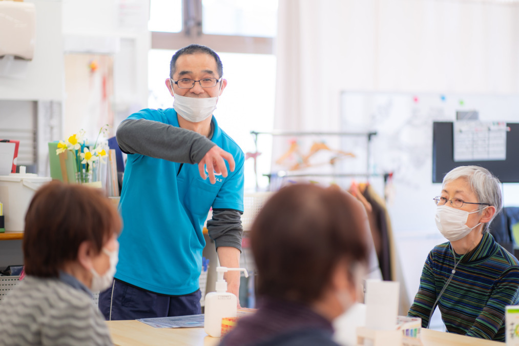 歩行特化型リハビリデイサービス リカバリータイムズ駒岡（理学療法士の求人）の写真7枚目：笑顔の絶えない職場です