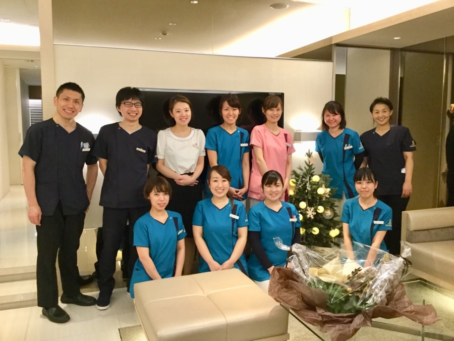 医療法人社団綴理会 銀座大山歯科・矯正歯科クリニックの写真2枚目：２．スタッフ集合写真
