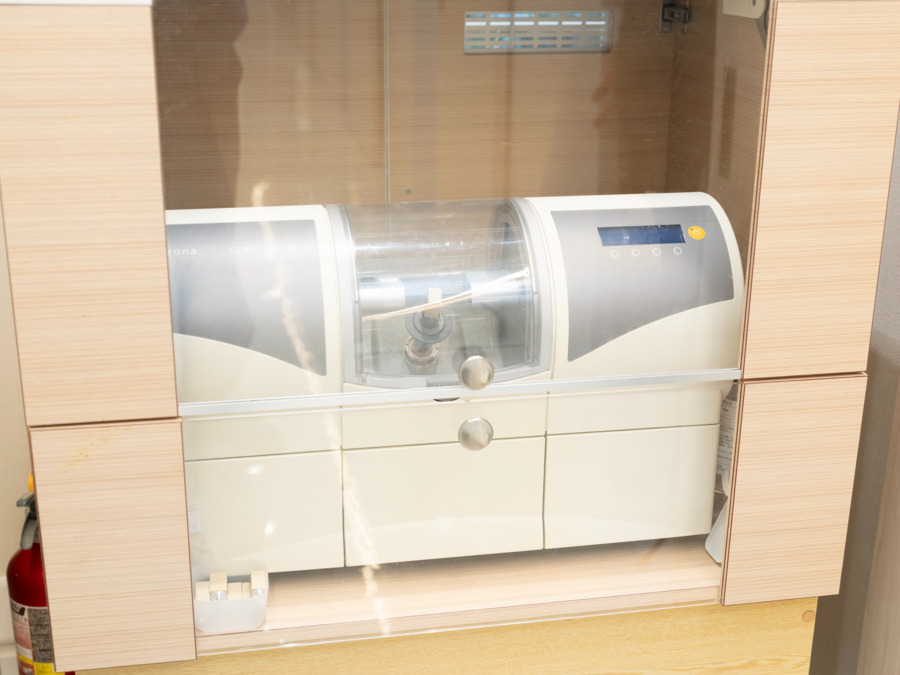 小野瀬歯科医院（歯科衛生士の求人）の写真16枚目：セラミック素材から歯のかぶせ物などを高精度に作製できるCAD/CAM