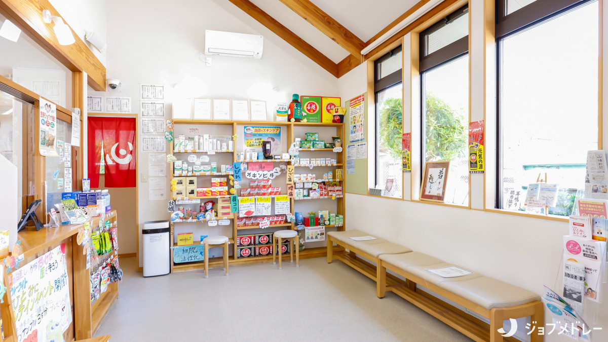 ゆずりは薬局　新見店（薬剤師の求人）の写真11枚目：ゆずりは薬局の内観