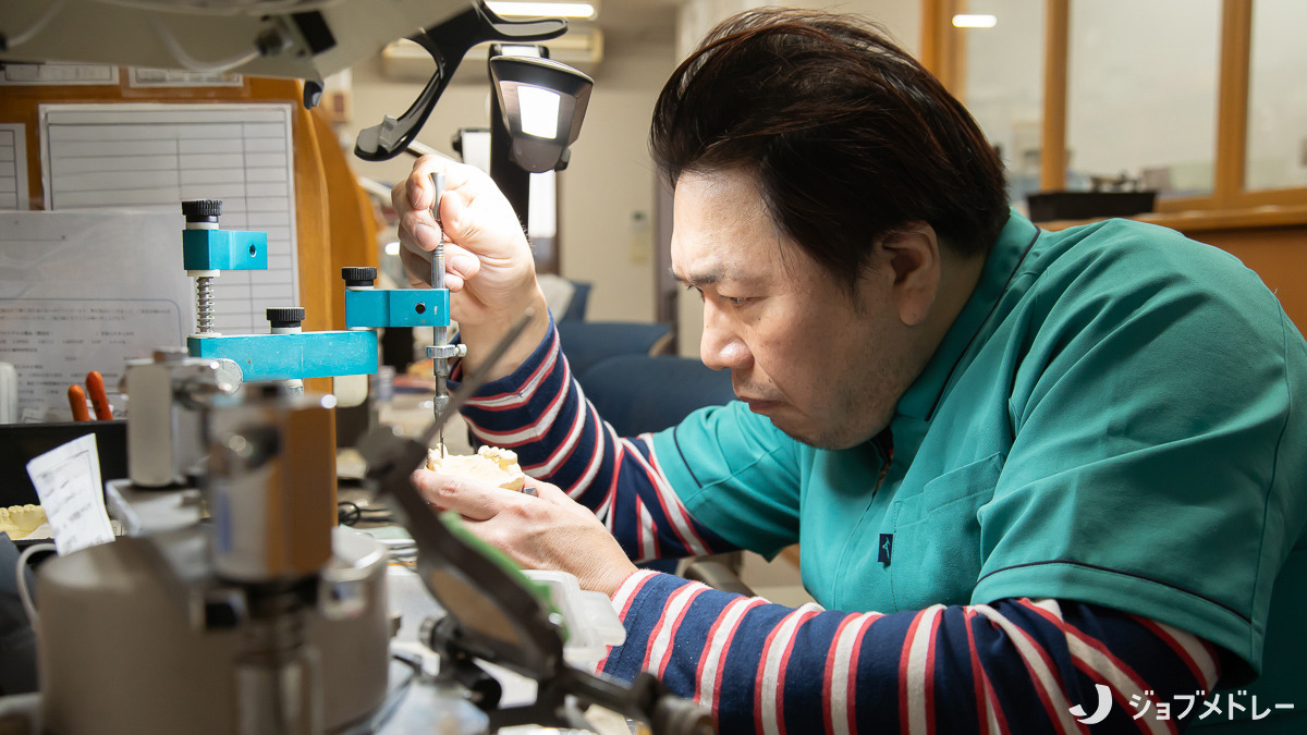 デンタルビスナ（歯科技工士の求人）の写真3枚目：先輩スタッフがしっかりサポートします！