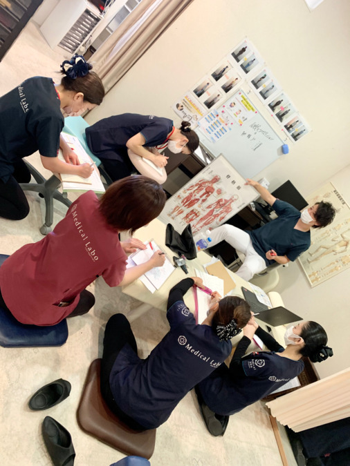 cocoa整体院　岐阜店の写真6枚目：毎月の施術勉強会☆
