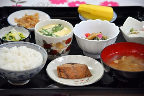 デイサービスセンターやまうちの写真3枚目：ボリュームのある昼食が好評です