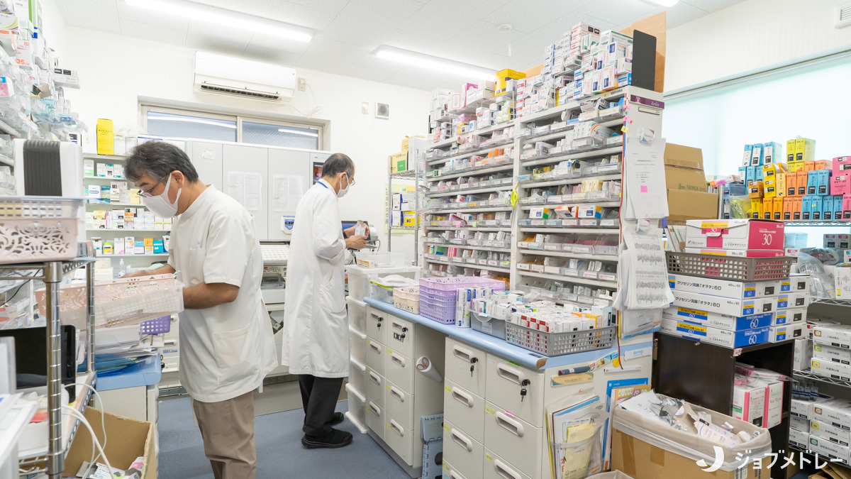 しなの調剤薬局（薬剤師の求人）の写真9枚目：調剤室での仕事の様子です