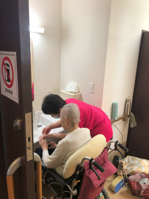 香住ヶ丘リハビリデイサービスセンター（看護師/准看護師の求人）の写真6枚目：処置の様子②