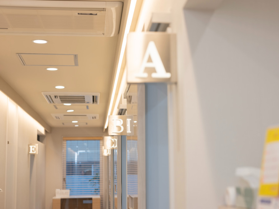 小野瀬歯科医院（歯科衛生士の求人）の写真5枚目：受付の奥には診療室があり、個室になっています。