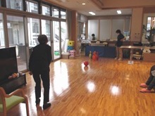 八代草デイサービスセンターの写真2枚目：ボウリングなどのアクティビティも実施しています。