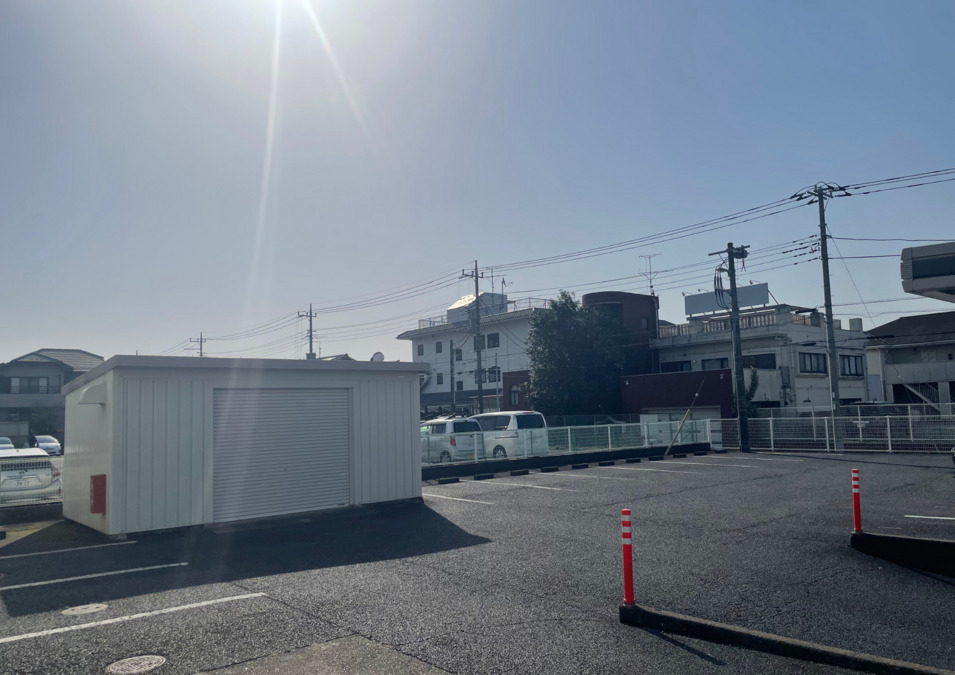 医療法人社団一高会　やまもと歯科医院（歯科衛生士の求人）の写真3枚目：駐車場は病院の裏手に１５台、その他で３台の契約があります。