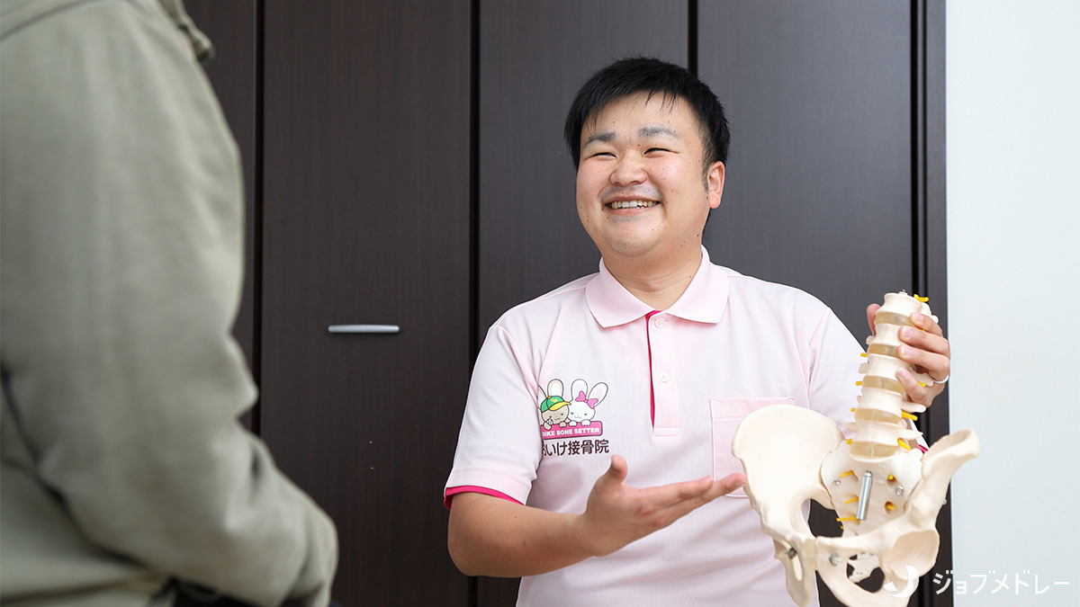 おいけ接骨院 太田藪塚院（柔道整復師の求人）の写真9枚目：わかりやすくご説明しています